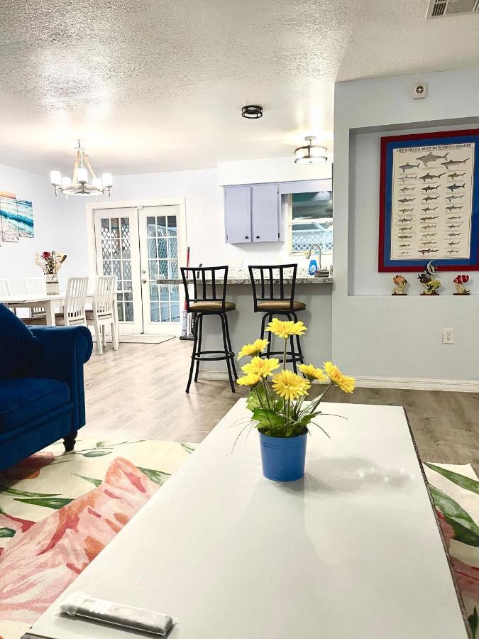 A Cozy Space Coast Retreat Titusville Exteriör bild