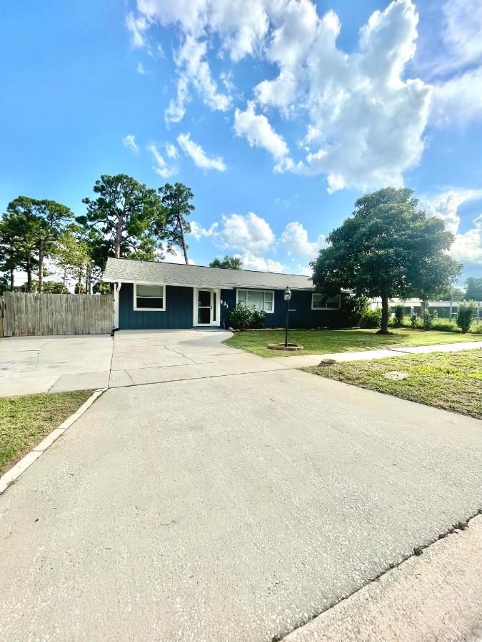 A Cozy Space Coast Retreat Titusville Exteriör bild
